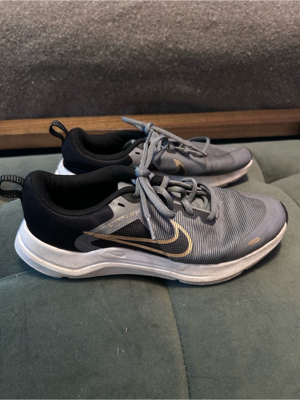 Nike Grey and Black Trainers with Gold Swoosh Big Boys Sz 5 Shoes